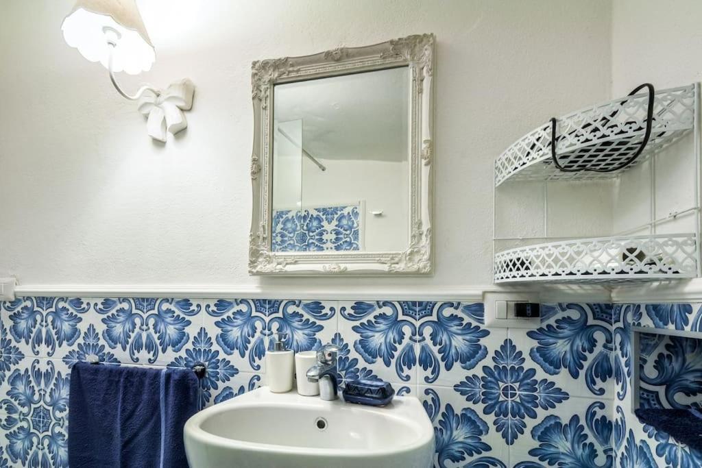 Lovely Studio In The Heart Of Альгеро Экстерьер фото